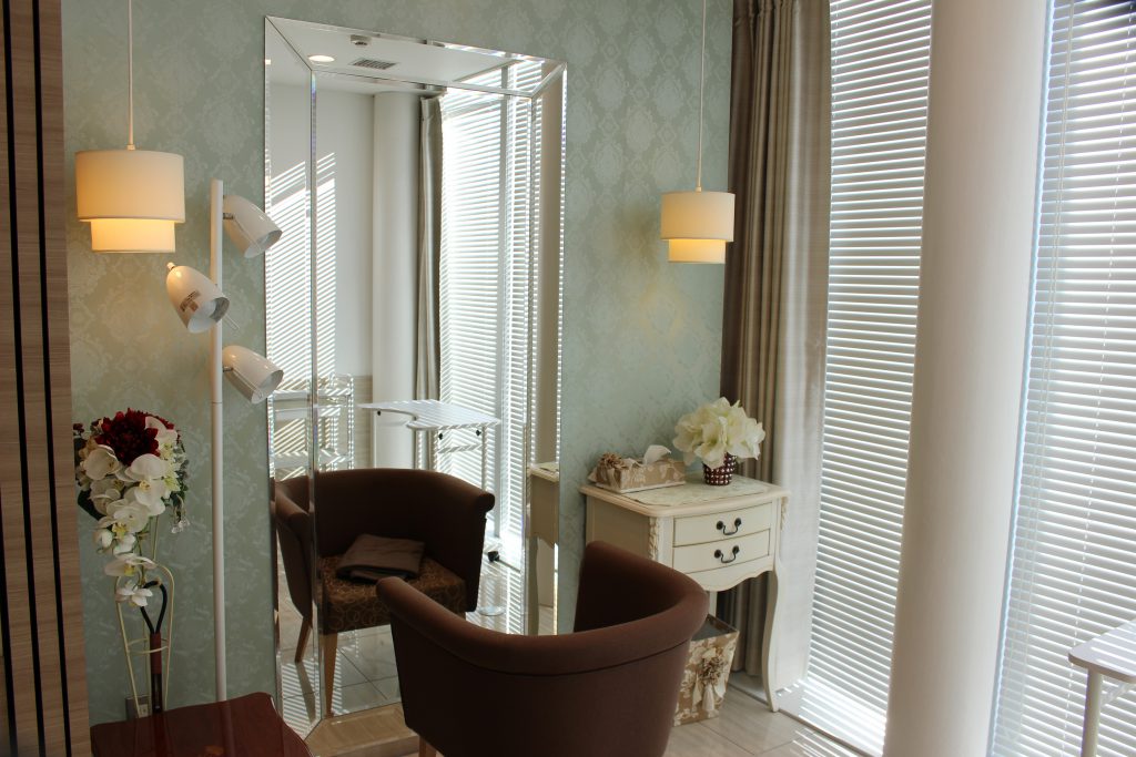 鳩森八幡神社の結婚式（美容室個室）